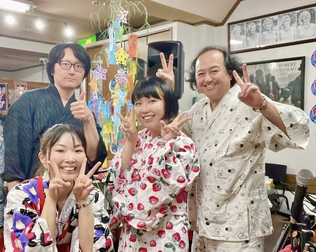 7/10(木)
体験型音楽デイサービスMelodiesにて演奏